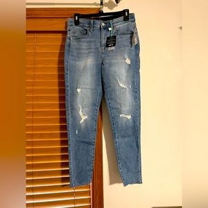 LuLaroe Distressed Skinny Jeans sz 28. Paid $70.